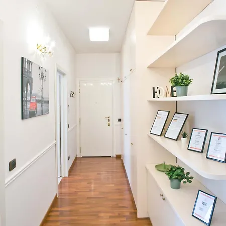 Apartamento Cozy 5 Posti Letto - 15 Minuti Dal Duomo - Metro M1 A 4 Minuti - Ac - Wifi - Netflix *